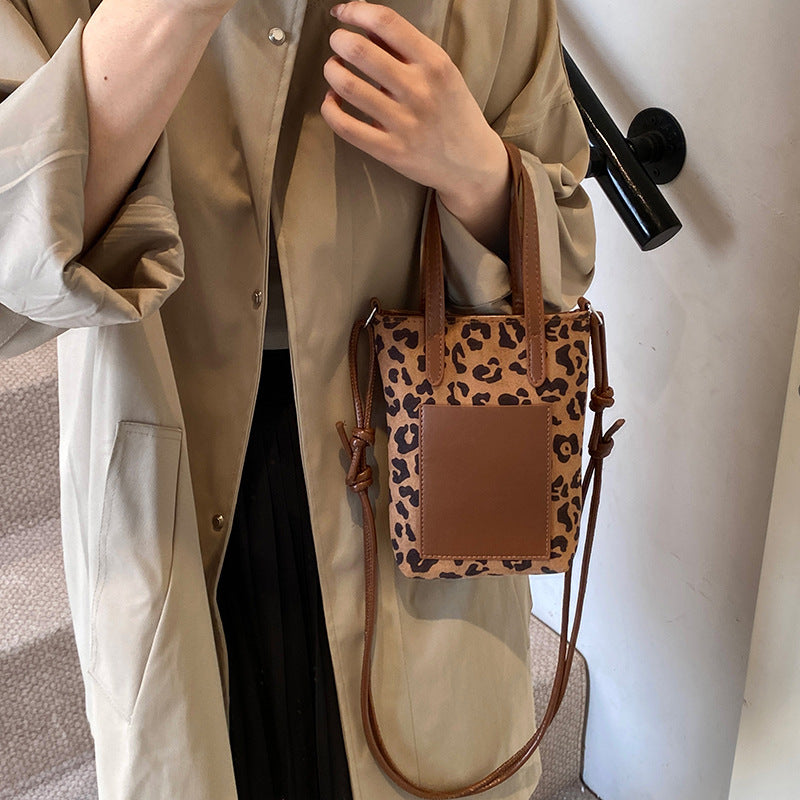 Women's Crossbody Bag Retro Leopard Print Suede Shoulder Bag Versatile Phone Bag